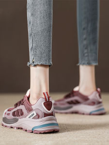 รองเท้าผ้าใบส้นหนาสีแดงสำหรับผู้หญิง ทรงลำลอง ส้นสูง ระบายอากาศได้ดี รองเท้าผ้าใบแบบสวม สไตล์ฤดูใบไม้ร่วง 2024 ใหม่