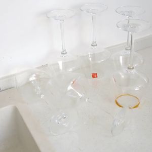 MU.HOME Wine Glass Hanger ห้องนั่งเล่นห้องครัวแก้วแบบไม่ต้องเจาะรูชั้นแขวนแก้วไวน์ห้องครัวห้องนั่งเล่นบ้านแก้วไวน์สีแดงชั้นวางแบบคว่ำ