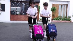 1.13 Học Sinh Tiểu Học Cần Kéo Cặp Sách Nam Sáu Bánh Leo Cầu Thang Trẻ Em In Lớp Học LOGO Ba Lô Lớp Đào Tạo In Chữ Nữ