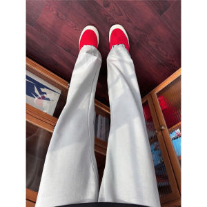 กางเกงวอร์มกีฬาทรงตรงลำลองสำหรับผู้ชาย สีขาวเทาอเมริกัน กางเกงขายาวทรงตรงหลวมๆ สำหรับใส่ไปทำงานในฤดูใบไม้ร่วง