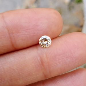 natural light yellow Diamond - berlian asli Banjar kualitas bagus est 030 carat