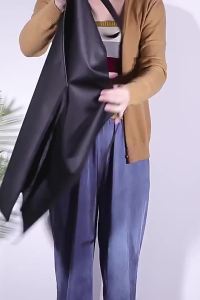 【LonlyDance】ผ้ากันเปื้อนหนัง PVC M/L/XL กันน้ําและกันน้ํามันระดับพรีเมียม กันน้ํามัน 100% สีดํา สําหรับล้างรถยนต์ โรงงาน