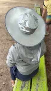 XL หมวกกันแดด สลายเวลา หมวกกันUV หมวกกันฝน สะท้อนความร้อน สามารถม้วนพับเก็บได้ (Free size) ปีกหมวก 68 cm