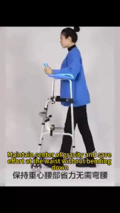 The elderly stainless steel four-legged folding crutches stool disabled with wheels with seat armrest walker walker walker