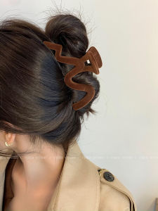 Spring Vintage Hong Kong Style Large Size Shark Clamp Hair Clip Fashionable Sensation New 2025 Popular Hair Accessories