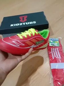 KIDZTUBS Sepatu Futsal Anak Paket Komplit Sepatu Futsal Tas Skin Deker Kaos Kaki Usia 6-10 Tahun Size 28 29 30 31 32 33 34 35 36 37 KDZ1316011825
