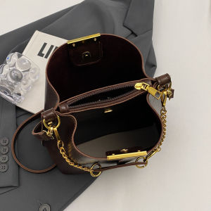 Retro Brown Texture Bucket Bag Wide Shoulder Crossbody Bag Fashionable Versatile Single Shoulder Bag for Youth Casual Use