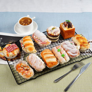 โมเดลขนมปังมูสเค้กขนาดเล็กเสมือนจริงของตั้งโชว์แบบนิ่มสำหรับถ่ายภาพเด็กในห้างสรรพสินค้าขนมสไตล์ตะวันตกอุปกรณ์ประกอบฉากสำหรับเล่น