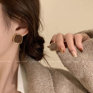 Elegant Ear Cuffs New 2025 Autumn Winter Luxury Light Weight Womens Fashion Jewelry No Piercing Required Geometric Design
