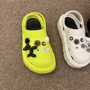 Psion มาใหม่ รองเท้าแตะแฟชั่นหัวโตมีรูระบายอากาศแถมตัวการ์ตูนติด 3D สุดน่ารัก💗 เหมาะกับสาวๆทุกวัย รองเท้าแตะผญน้ำหนักเบาพื้นหนาเสริมบุคลิกภาพ พื้นนิ่มสวมใส่สบายตลอดการใส่ใช้งาน👍