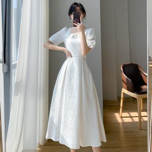 ชุดเดรสสีขาวสไตล์จีนใหม่ ชุดฤดูร้อน 2025 แขนสั้นคอเหลี่ยม กระโปรงทรงเอ กระโปรงสั้น กระโปรงยาว ชุดทำงาน