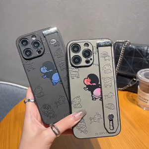 Funny Crayon Shin Chan Laser Leather Wristband Phone Case For iPhone 16 15 14 Pro Max Plus 13 12 11 Pro Max Fashion Anti-sweat Anti-fall Phone Casing Cartoon Embossing Creative Phone Cover With Wristlet Strap Holder Stand