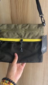 กระเป๋าสะพาย ผช กระเป๋าใส่เหรียญ กระเป๋าสะพายข้างกันน้ำ กีฬาลำลอง ความจุขนาดใหญ่ กระเป๋าสะพายไนลอนกันน้ำสองสี ช่องซิป 4 สไตล์