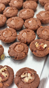 Kue Kering Pecan Cookie Pod Premium full topping coklat dan kacang pecan by Giwon Bakehouse Cookies