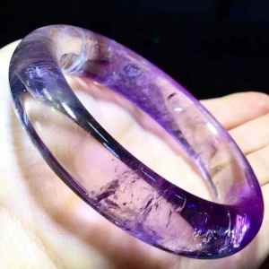 Natural Uruguay natural lavender violet crystal bracelet the color is the most beautiful rare violet in the crystal wear in peace will bring good luck crystal transparent fortune ward off evil wear high-end atmosphere on the low-key luxury show taste