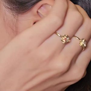 Gemondo แหวนทองคำ 9K ประดับเพชรธรรมชาติ ดีไซน์ดอกไม้บาน