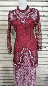 Kebaya Modern Wisuda Krah Shanghai Warna Maroon 304