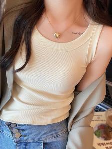 เสื้อกั๊กสายเดี่ยวฤดูใบไม้ร่วง/ฤดูหนาวสำหรับผู้หญิง 2025 ใหม่ สีเบจ เสื้อเชิ้ตแขนกุดทรงเข้ารูป เสื้อชั้นใน เสื้อคลุมกันหนาว