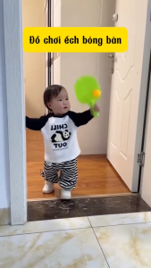 Đồ chơi bóng bàn treo tường 2 vợt kèm 3 bóng và móc treo mẫu ếch thỏ cho bé