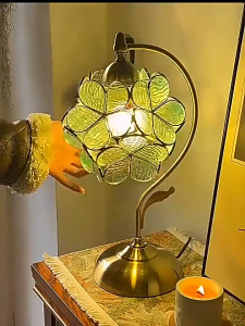 โคมไฟติฟฟานี่ ปรับแสงอุ่น-กลาง-ขาว ดีไซน์ฝรั่งเศส กระจกฟ้าออร์แกนิก ของตกแต่งห้องพรีเมียม โคมไฟโต๊ะ