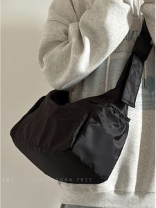 Large Capacity Dumpling Shape Tote Bag Womens Fashion Casual Crossbody Shoulder Bag Nylon Material Zipper Closure Soft Handbag