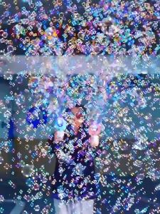 [HCM] Súng Bắn Bong Bóng Xà Phòng Có Đèn Led DINO + 4 Pin + 1 Lọ Nước Súng Đồ Chơi Cho Bé Randy888