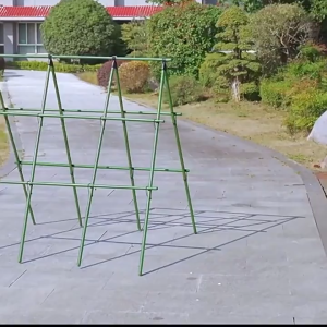 cọc Tôi là nhà bán buôn tại xưởng các loại giá đỡ cây trồng bằng ống thép phủ PVC giàn leo cho cây nho và giàn leo cho cây dưa chuột.