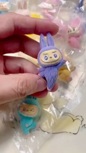 Figure Labubu Yoga Premium / Gantungan Kunci Labubu Yoga Mini Pop Bean Pajangan Labubu Yoga kamimurah Free Ring
