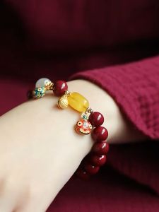 VÒNG TAY CHUỖI HẠT ĐÁ ĐỎ BÌNH AN  CHIÊU TÀI  NẠP LỘC