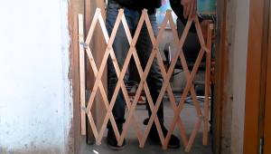 HATELI Expandable Wooden Dog Gate Retractable Accordion Pet Gate Small Medium Pet Dog Cat Fence Safety Protection for Doorway Stairs Patio Garden Lawn