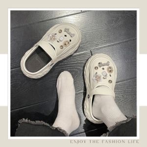 LEAShop  เข้าใหม่ รองเท้าแตะผู้หญิง ดีไซน์หัวโตแฟชั่นน่ารักๆ พื้นนิ่มใส่สบาย มี 3 สีให้เลือก และมีตัวติดในชุดให้ด้วยเลย งานตัวติดน่ารักมาก