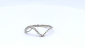 Lucky Gems แหวนเงินแท้ 925 เพชร CZ ชุบโรเดียม แหวนคลื่นแหลมๆ LKM836