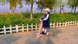 Xe trượt điện trẻ em có thể sạc – xe scooter điện gấp gọn cho bé 6–12 tuổi – bánh lớn bản rộng an toàn