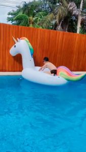 GOOGOO BIRD Giant Unicorn Inflatable Ride-On Pool Float Pool Lounger For Kids and Adults Pelampung Terapung