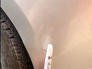 A04 ปากกาแต้มสีรถยนต์ ปากกาสีรถยนต์ สะดวกและใช้งานง่าย ซ่อมรอยขีดข่วน พร้อมส่ง