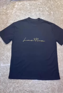 Áo thun nam basic tay ngắn cổ tròn co giãn 4 chiều mềm mại áo cộc tay nam oversize đen in chữ thiết kế hiện đại trẻ trung năng động phù hợp mặc ở nhà đi chơi hoặc vận động thể thao.