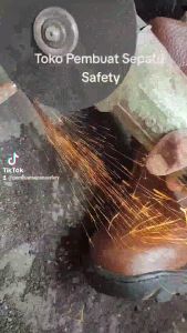 Sepatu Safety Boot Kulit Sapi King Skn Ujung Besi Keselamatan Kerja Pabrik Bengkel Las Tahan api Las Terlaris Anti Slip
