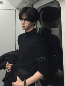 เสื้อยืดคอกลมแขนยาวผู้ชาย สไตล์อังกฤษ เสื้อเชิ้ตคอสูงครึ่งตัว เสื้อชั้นในสีดำ เสื้อเชิ้ตผู้ชายแบบมีสไตล์และหรูหรา