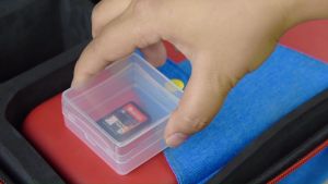 UDEE กล่องพลาสติกเล็กอเนกประสงค์ กึ่งโปรงใส ขนาดกระทัดรัดรูปทรงสี่เหลี่ยมจัตุรัส สามารถพกพาได้ รวมถึงปริมาณ 5.9 x 5.9 x 2.7 ซม