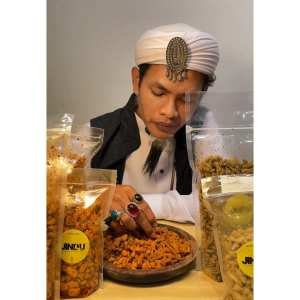 Beli 1 gratis 1 usus krispi - kripik usus 1 kg bumbu pedas daun jeruk JINDU - goyangannya bikin candu - cemilan food snacks