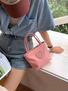 กระเป๋าถือผ้าไนลอนขนาดเล็กน่ารักสำหรับใส่โทรศัพท์มือถือ กระเป๋าสะพายไหล่แบบลำลองสำหรับผู้หญิง กระเป๋าถือแบบมีซิปปิด