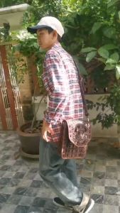 Genuine leather shop selling all kinds of crocodile leather ostrich leather stingray leather 100% genuine