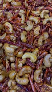 400 กรัม พริกทอด+เม็ดมะม่วงหิมพานต์ เกรด A เม็ดใหญ่ พร้อมทาน อร่อยถูกปาก (รสต้นตำรับ) crispy chilli Fried chili (1ห่อ) ขนม พริกทอดกรอบ พริกกรอบ เม็ดมะม่วง เม็ดมะม่วงหิม พริกทอดกรอคลุกเม็ดม่วง พริกกรอบผัดพริก