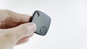 GPS Tracker Smart Locator Tracker Anti-Lost Reminder Device Wireless For Iphone Locator Key Works With Find My (iOS only) APP