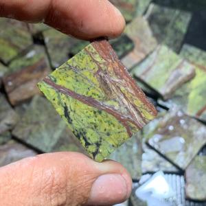 Batu badar besi hijau motif/bahanan batu akik hijau motif/lempengan batu badar besi hijau motif/bongkahan batu akik badar besi hijau motif natural asli batu