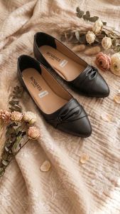 Sepatu Balet Wanita FLAZO NOS7218 - Model Terbaru Warna Hitam Desain Sederhana Cocok untuk Berbagai Kesempatan.