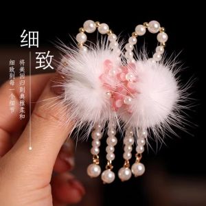 คลิปผมทรงหมุนเวียนสไตล์โบราณสำหรับเด็กผู้หญิง คลิปผมทรงหมุนเวียนตกแต่งด้วยขนแกะและดอกไม้หอมสีชมพู ประดับผมแบบจับจีบสำหรับเด็กผู้หญิง