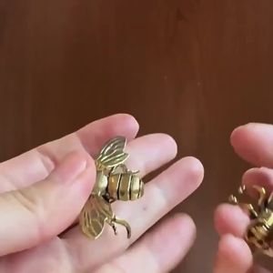 1pc Solid Brass Bee Statue Ornaments Creative Antique TeaPot Statue Craft Copperware Study Office Decor Gifts Crafts Collecti