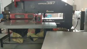 1/2 กล่องงานวิศวกรรมอิเล็กทรอนิคส์สีดํา กล่องนาฬิกากันน้ําพลาสติก ABS - กล่องงานราคาที่สุด สำหรับการผ่าตัดตัวเอง