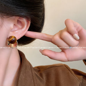 ต่างหูโลหะทรงกลมแบบหรูหราสำหรับผู้หญิง เครื่องประดับแฟชั่นใหม่สไตล์ทอง ลายตาเสือ เครื่องประดับหู เครื่องประดับแฟชั่น